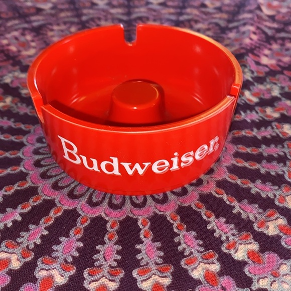 VTG 80s Budweiser Ashtray. Red Plastic approx. 3.75”. - Picture 4 of 9